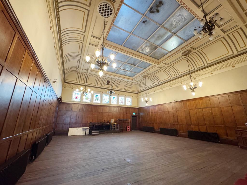 Lot: 112 - ICONIC & HISTORIC PERIOD HIGH STREET BUILDING WITH POTENTIAL - Main Hall